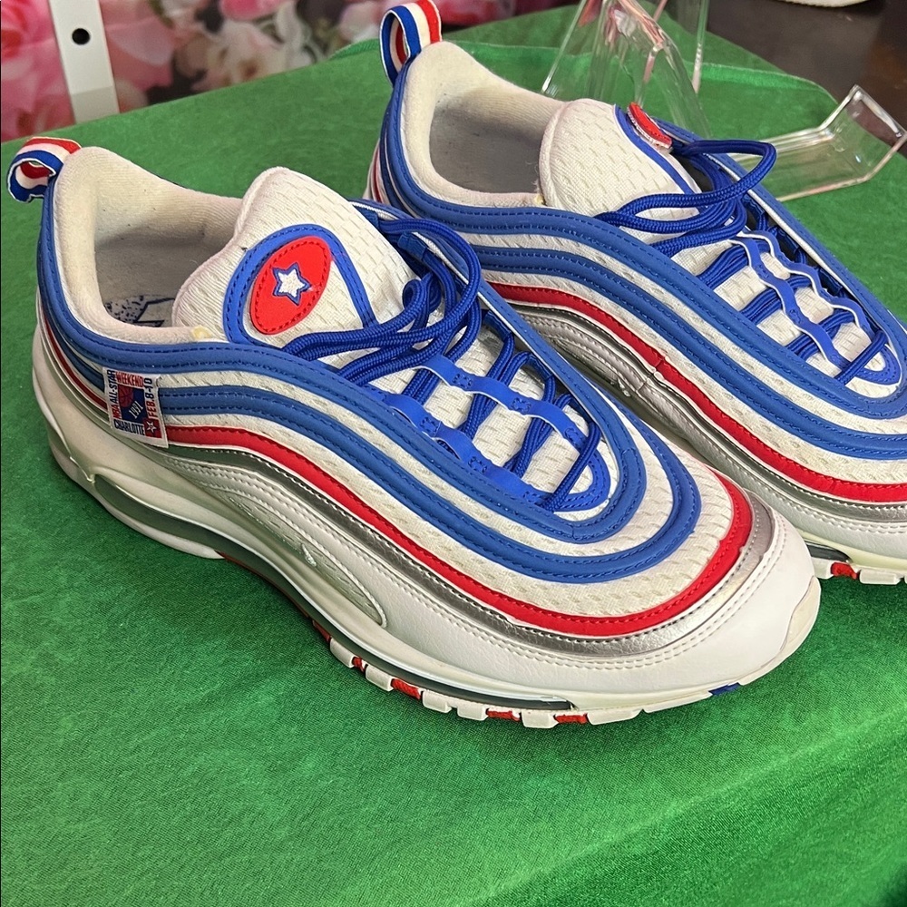 NIKE Men's White and Blue Athletic Sneakers $75 - Picture 8 of 9